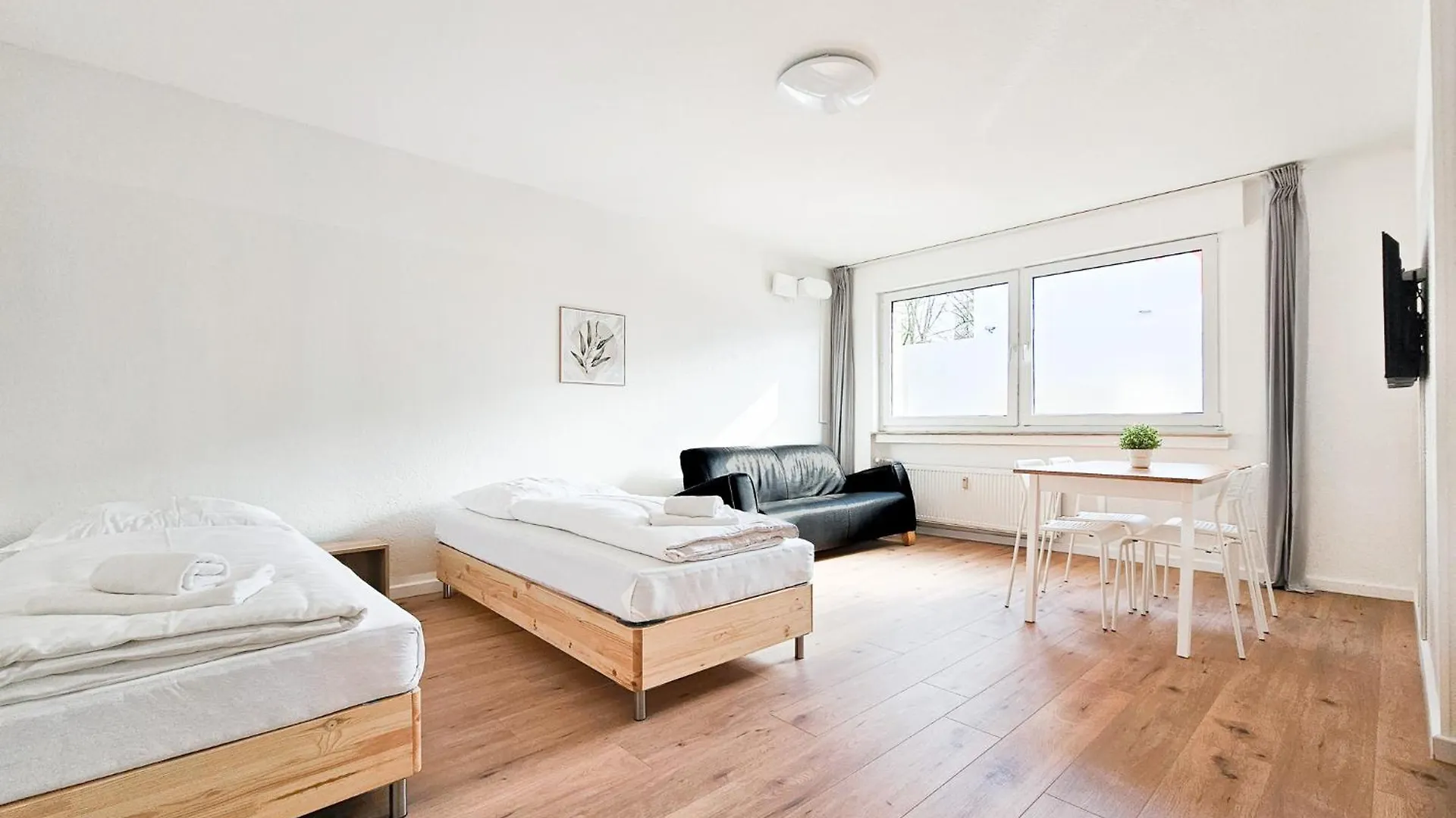 Raj Living - 2 Or 3 Room Apartments - 15 Min Zur Messe Dus & 10 Min Old Town Dus Düsseldorf 0*,  Germania